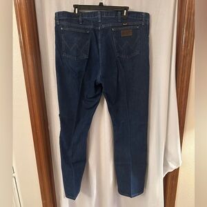 Men’s Wrangler jeans 43x34. Like new